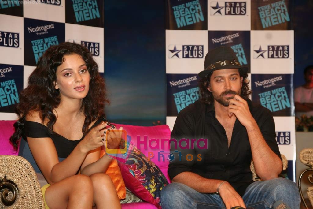 Kangana Ranaut, Hrithik Roshan on the sets of Farah Khan's chat show Tere Mere Beach Mein in Filmcity on 16th Aug 2009 