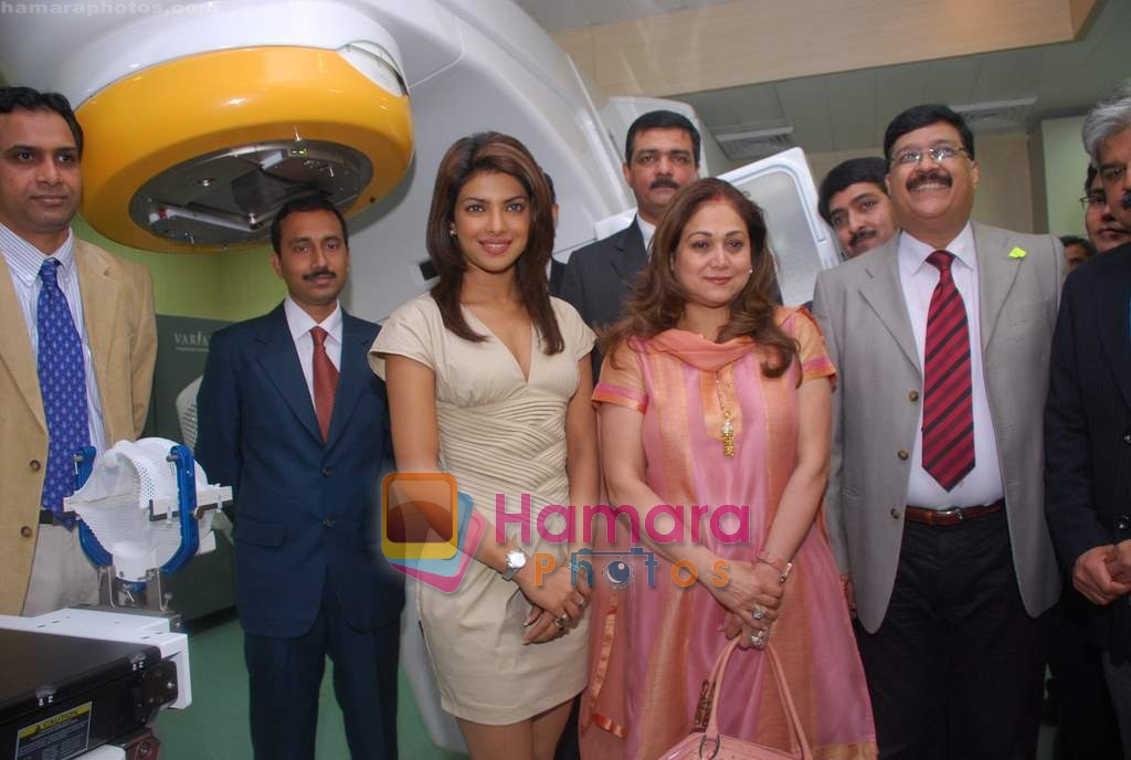Priyanka Chopra, Tina Ambani at the launch of Novaltis Radiosuregery scanner for tumors in Ambani Hospital on 16th Aug 2009 