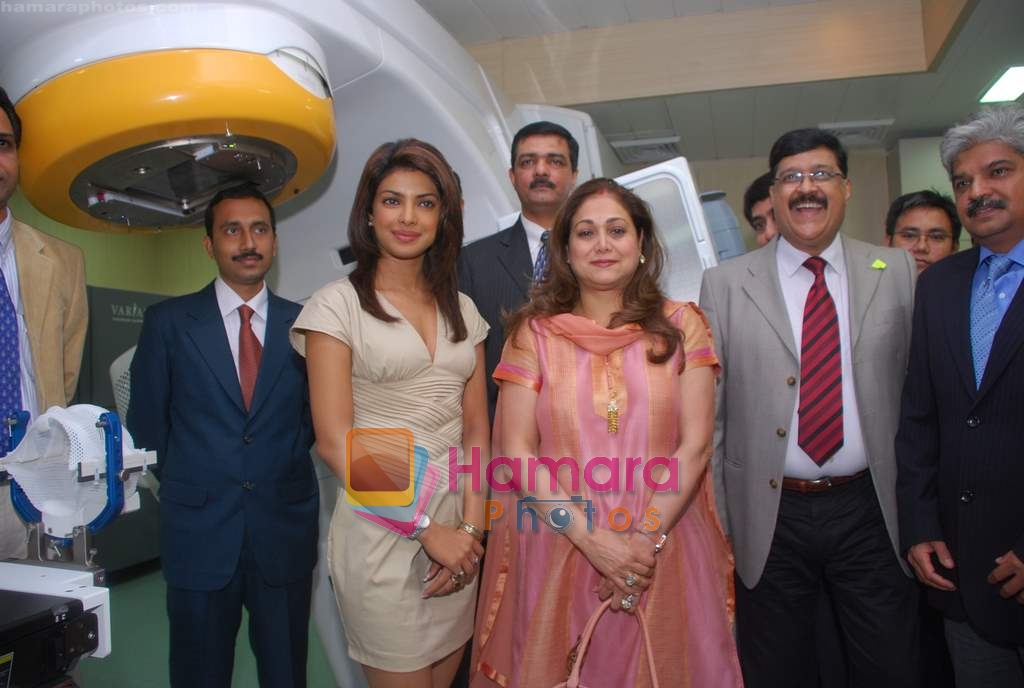 Priyanka Chopra, Tina Ambani at the launch of Novaltis Radiosuregery scanner for tumors in Ambani Hospital on 16th Aug 2009 