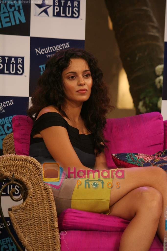 Kangana Ranaut on the sets of Farah Khan's chat show Tere Mere Beach Mein in Filmcity on 16th Aug 2009 