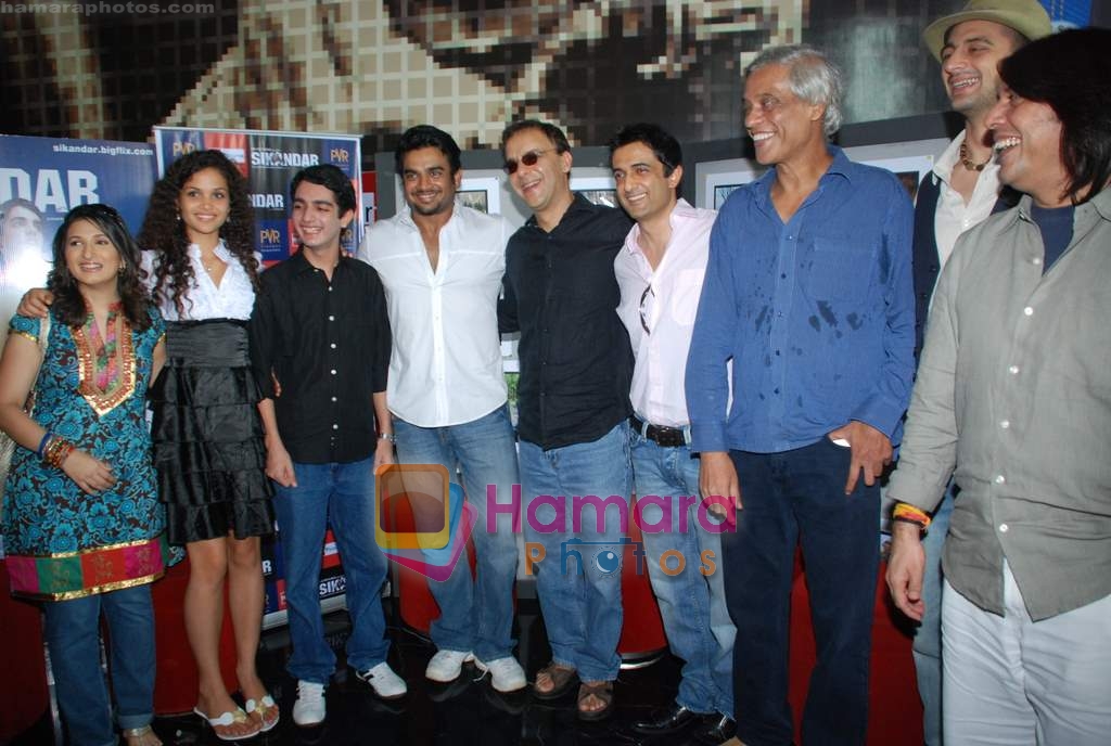 Ayesha Kapur, Parzun Dastur, R Madhavan, Vidhu Vinod Chopra, Sanjay Suri, Sudhir Mishra, Arunoday Singh, Piyush Jha at Sikandar promotional event in PVR on 17th Aug 2009 