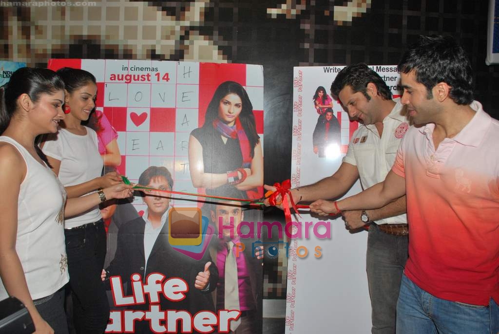 Tusshar Kapoor, Prachi Desai, Genelia D Souza, Fardeen Khan at the Special screening of Life Partner in PVR on 17th Aug 2009 