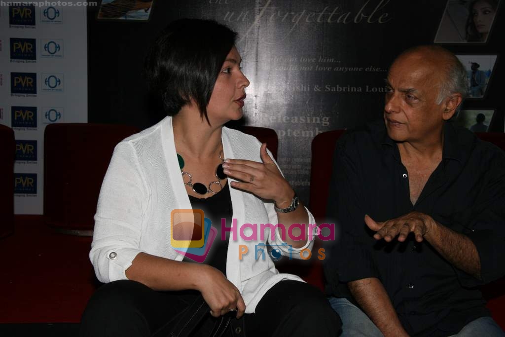 Pooja Bhatt, Mahesh Bhatt at Ismail Darbar's music for film The Unforgettable in PVR on 18th Aug 2009 