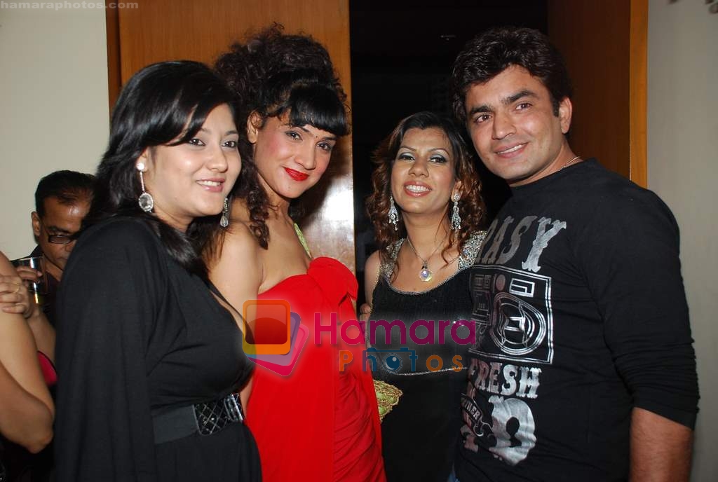 Shefali Saxena, Raja Chaudhary at Shefali Saxena's album launch in Marimba Lounge on 19th Aug 2009 