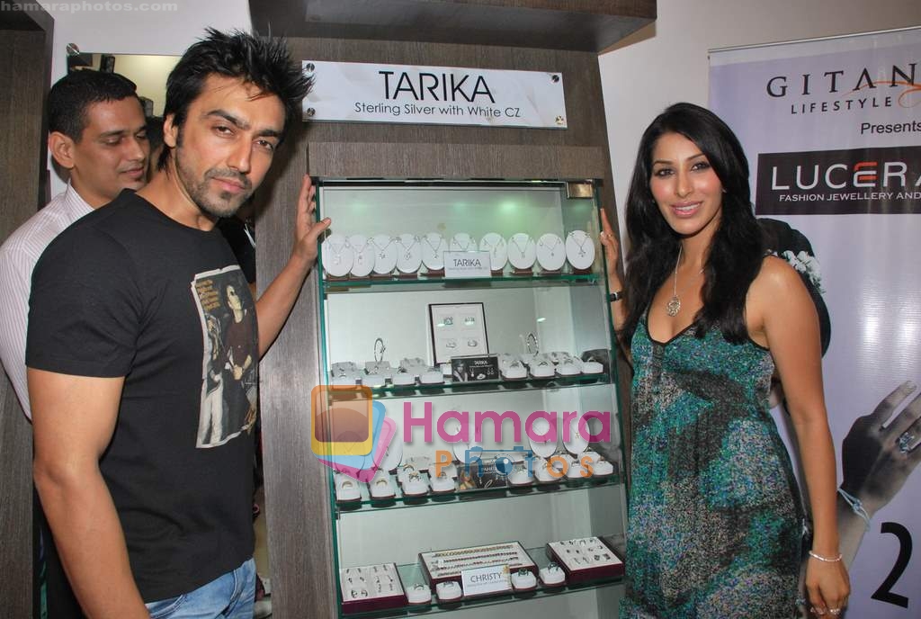 Sophie Chaudhary and Aashish Chaudhary at the launch of Lucera collection at Gitanjali in Infinity Mall on 19th Aug 2009 