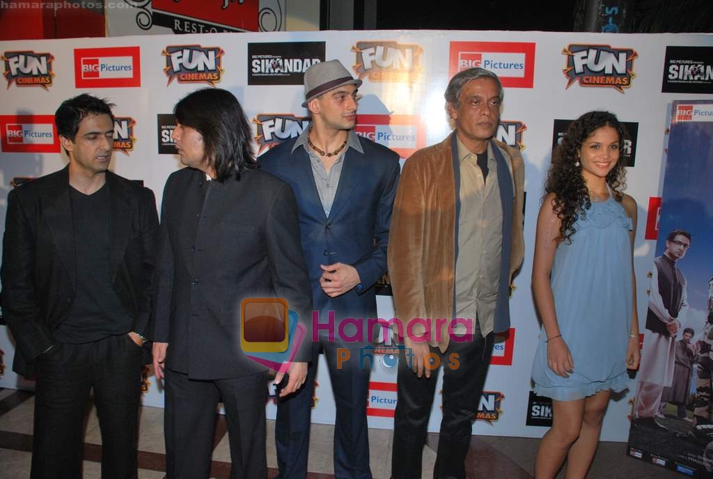 Ayesha Kapoor, Arunoday Singh, Piyush Jha, Sudhir Mishra, Sanjay Suri at Sikandar premiere  in Fun on 20th Aug 2009 