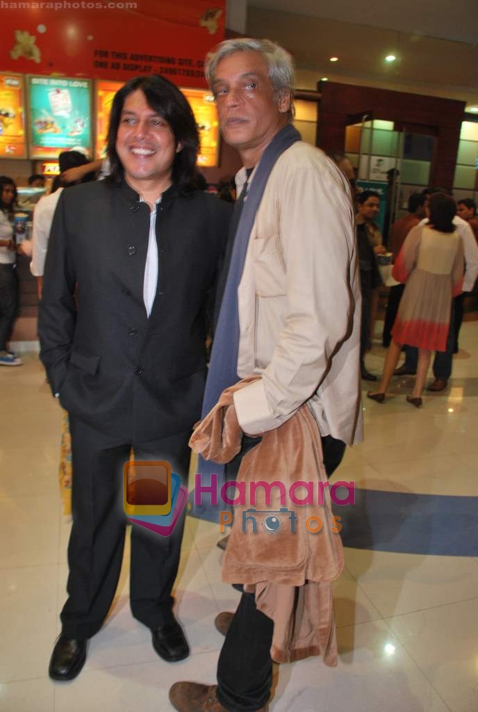 Piyush Jha, Sudhir Mishra at Sikandar premiere  in Fun on 20th Aug 2009 