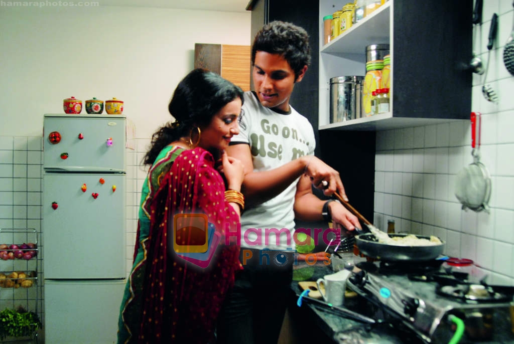 Randeep Hooda, Divya Dutta in the Still from movie Love Khichdi 