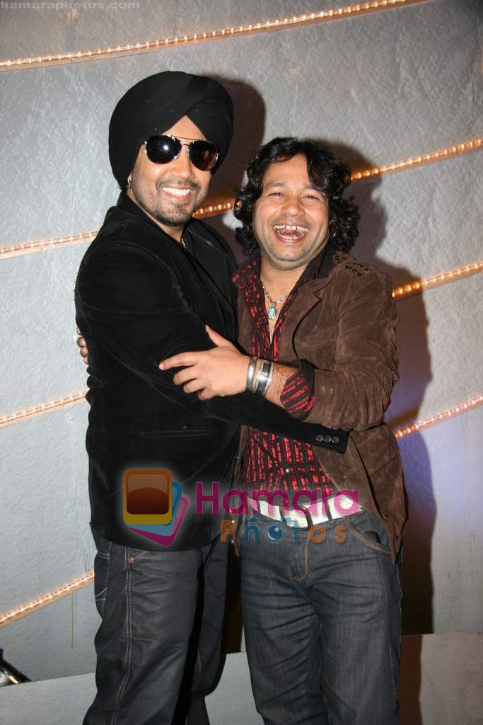 Mika Singh, Kailash Kher at Mtv Desi Beats on location in Madh on 27th Aug 2009 