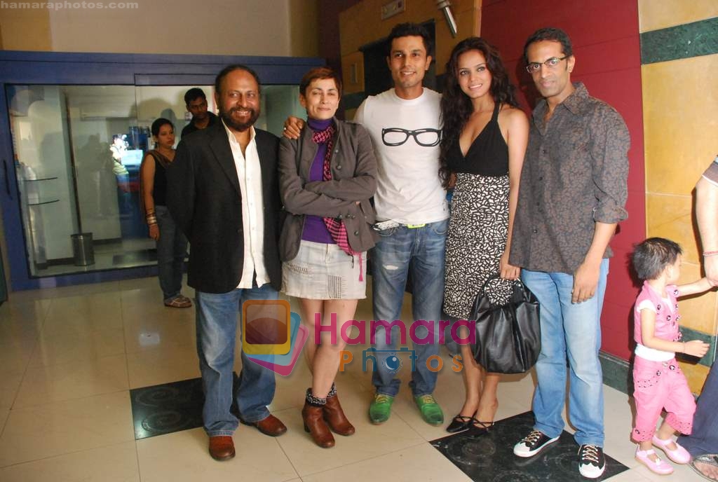Ketan Mehta, Deepa Sahi, Randeep Hooda, Neetu Chandra, Srinivas Bhashyam at Love Khichdi premiere in Fun on 27th Aug 2009 
