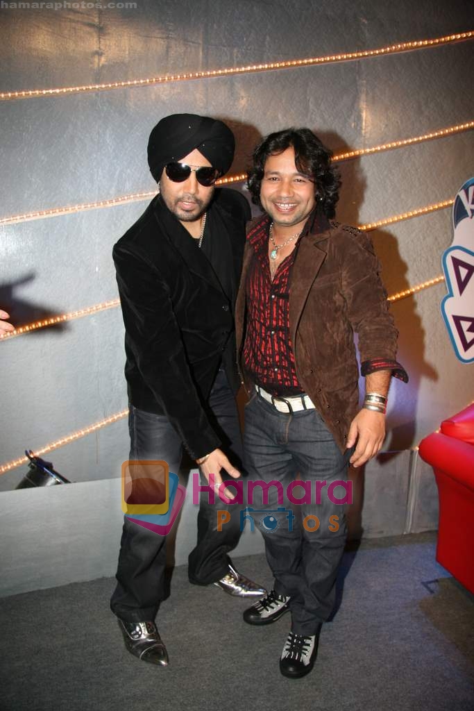 Mika Singh, Kailash Kher at Mtv Desi Beats on location in Madh on 27th Aug 2009 