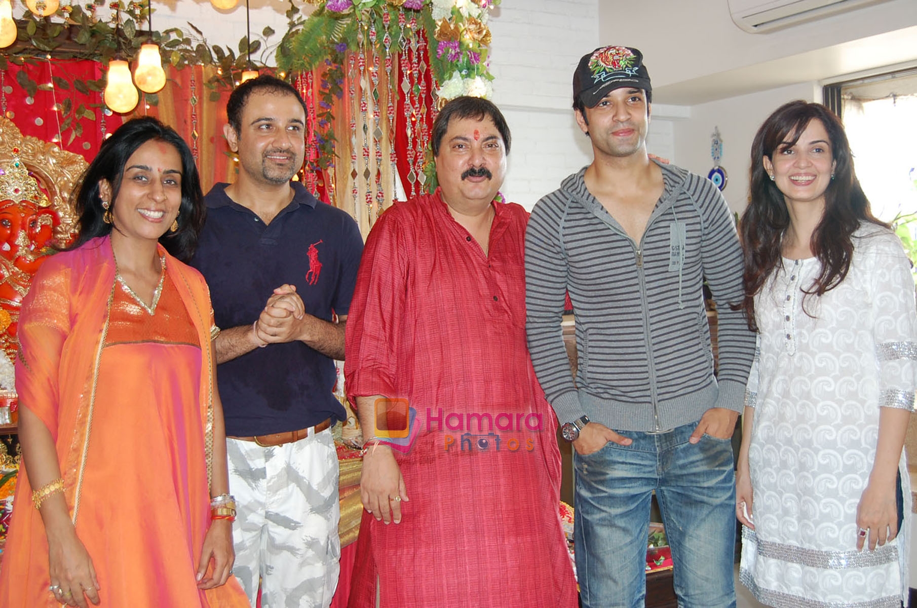 Deeya Singh, Vivek Mushran, Tony Singh, Aamir Ali and Rukhsar at the Tony Singh's Ganesh Pooja on 23rd Aug 2009