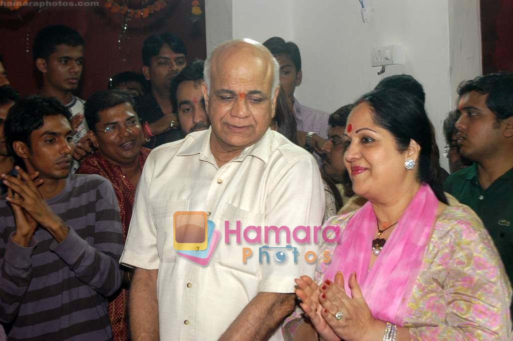 Sunanda Shetty seek ganesha blessings in Chinchpokli, Mumbai on 29th Aug 2009 