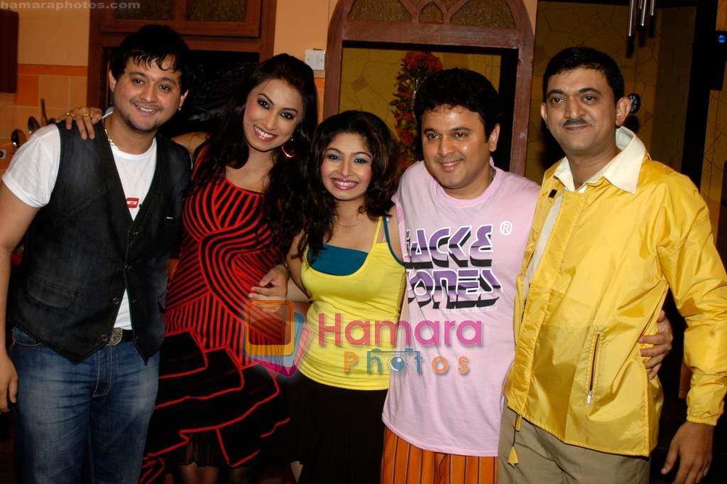 Swapnil Joshi, Ali Asgar at Teri Bhi Chup Meri Bhi Chup play premiere in Bandrea on 30th Aug 2009 