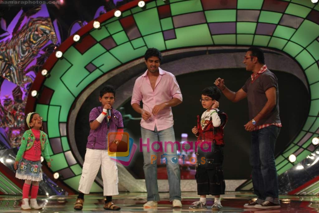 Harman Baweja on the sets of Lil Champs in Famous on 31st Aug 2009 