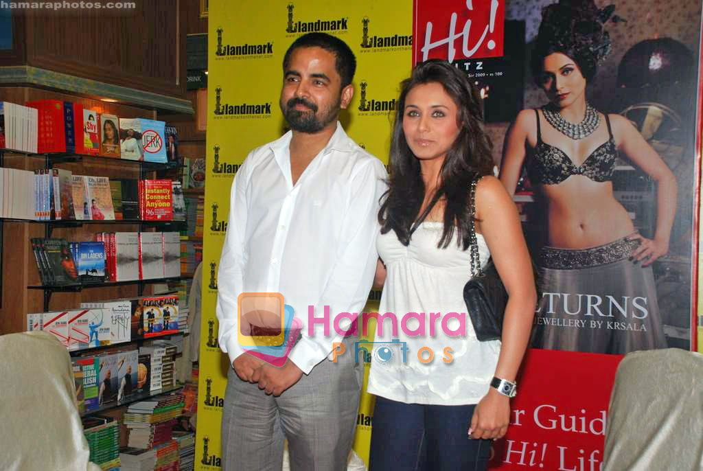 Rani Mukherjee launches latest issue of Hi Blitz with Sabyasachi in Landmark, Andheri on 4th Sep 2009 