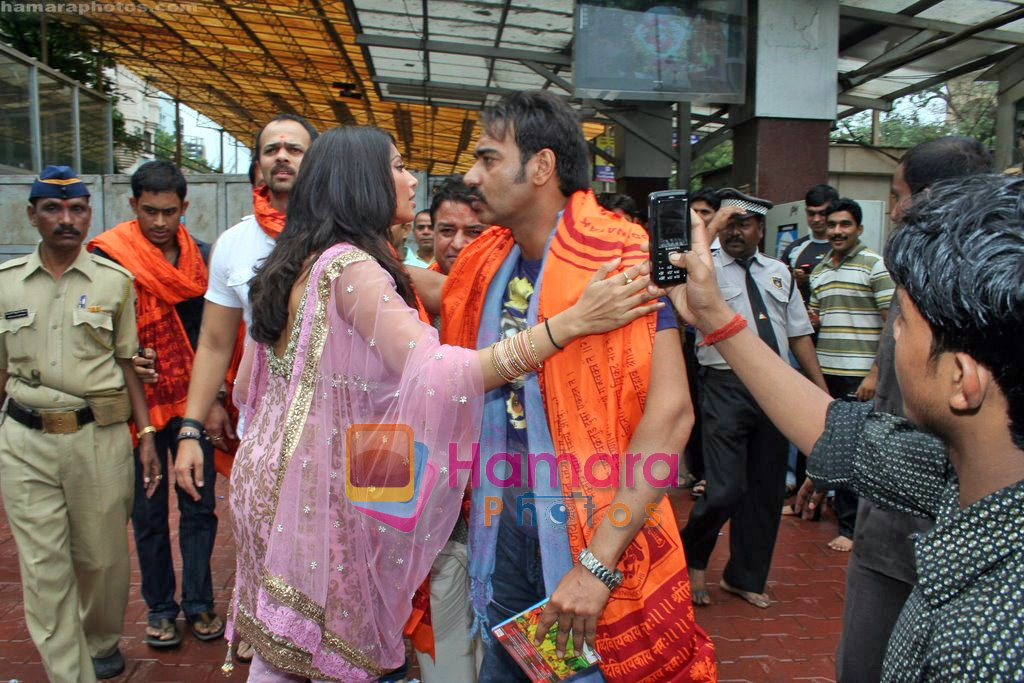 Bipash Basu, Ajay Devgan, Rohit Shetty at the Audio Release of All The Best in Siddhivinayak Temple on 6th Sep 2009 