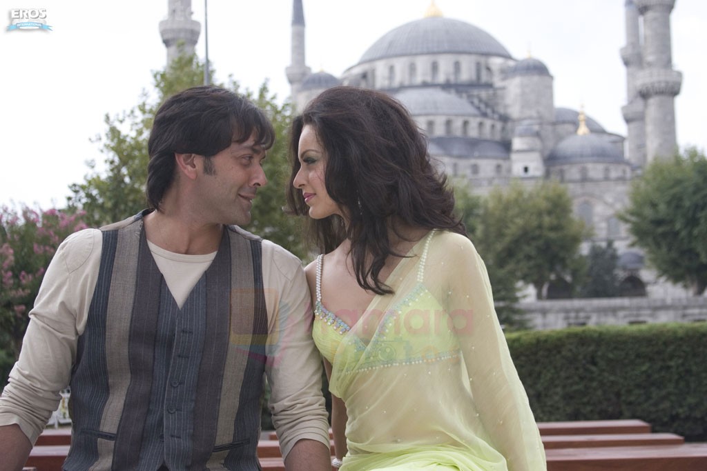 Bobby Deol, Kangana Ranuat  in still from the movie VAADA RAHA 