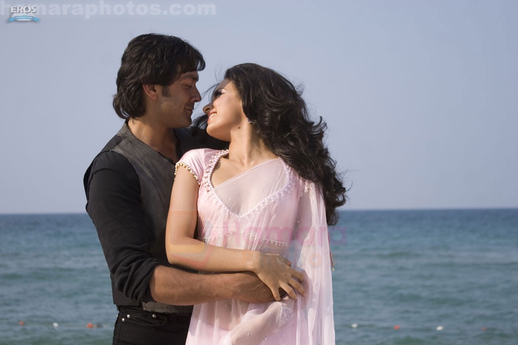 Bobby Deol, Kangana Ranuat  in still from the movie VAADA RAHA 