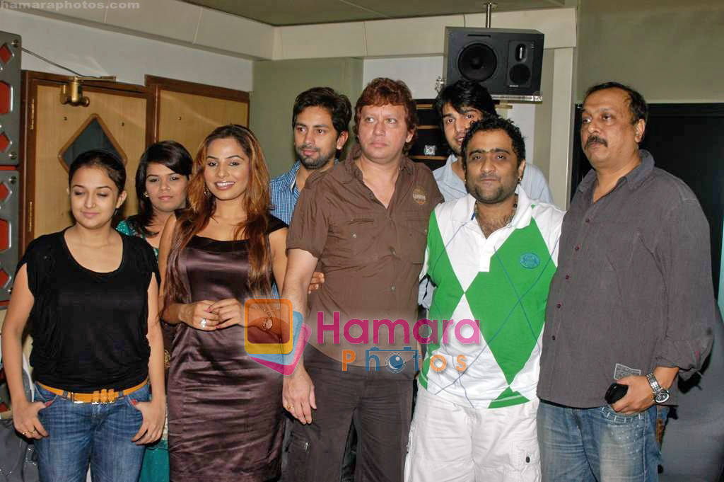 Needhi Gill, Kunal Ganjawala jam together in Empire Studio on 9th Sep 2009