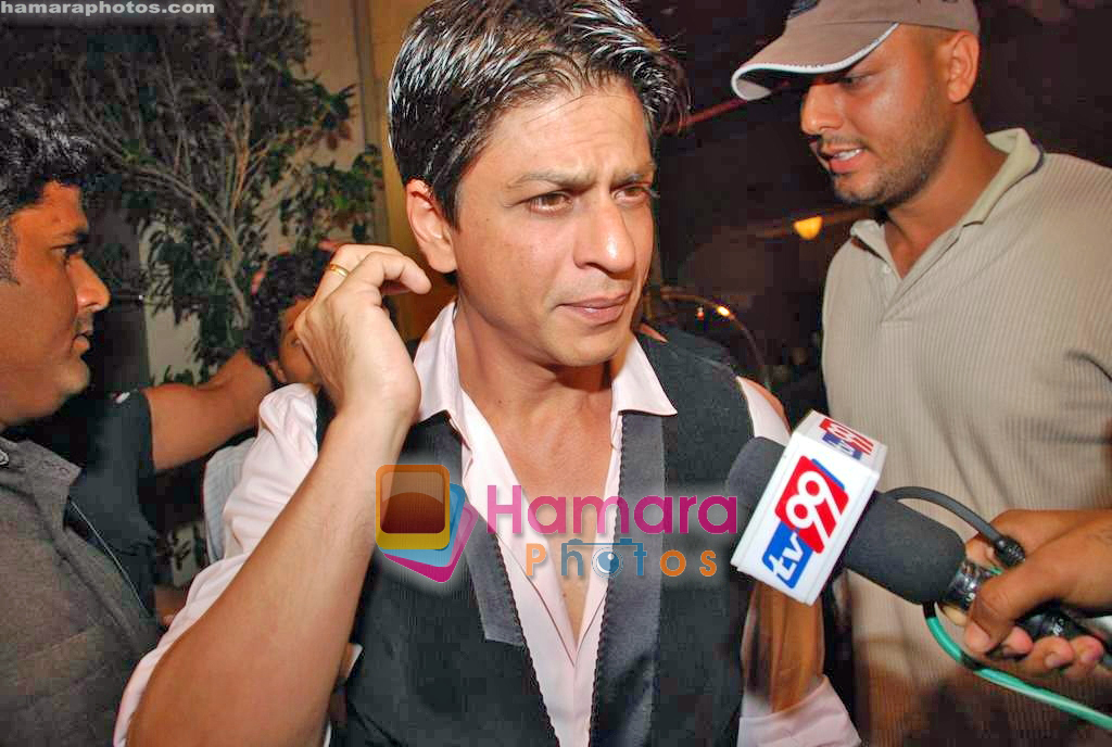Shahrukh Khan at Bharat N Dorris Awards in J W Marriott on 8th Sep 2009 