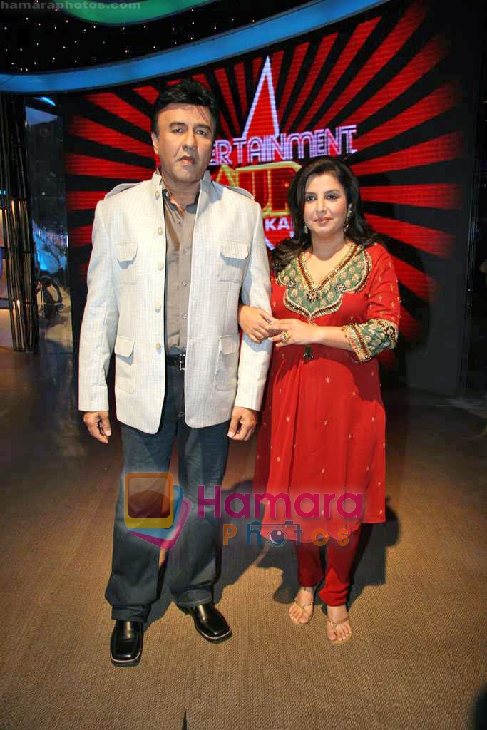 Farah Khan, Anu Malik at Entertainment Ke Liye Aur Bhi Kuch Karega on sets in Yashraj Studios on 13th Sep 2009 