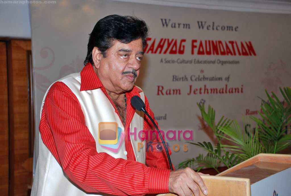 Shatrughan Sinha at Ram Jethmalani honour by Sahyog Foundation in Ramada Palm Grove, Mumbai on 13th Sep 2009 