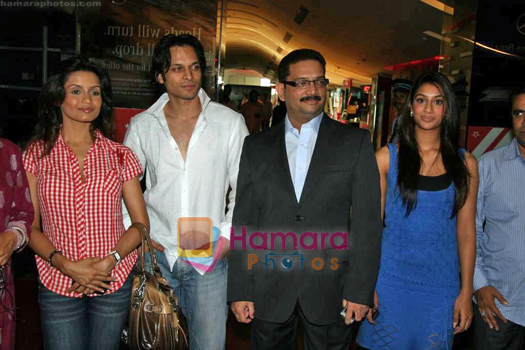 Bhavna Pani, Akshay Kapoor, Sabina Sheema at Preeti-Pinky Dandiya event in Cinemax on 14th Sep 2009  