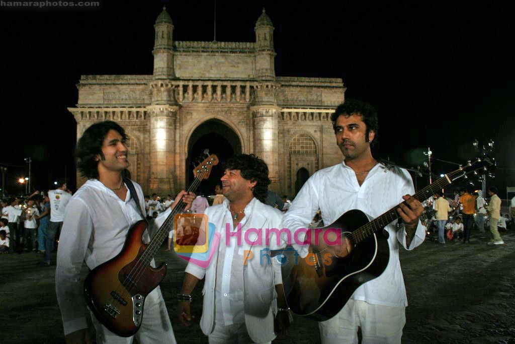 Kailash Kher at Allah Ke Bande video shoot in Gateway Of India, Mumbai on 15th Sep 2009 