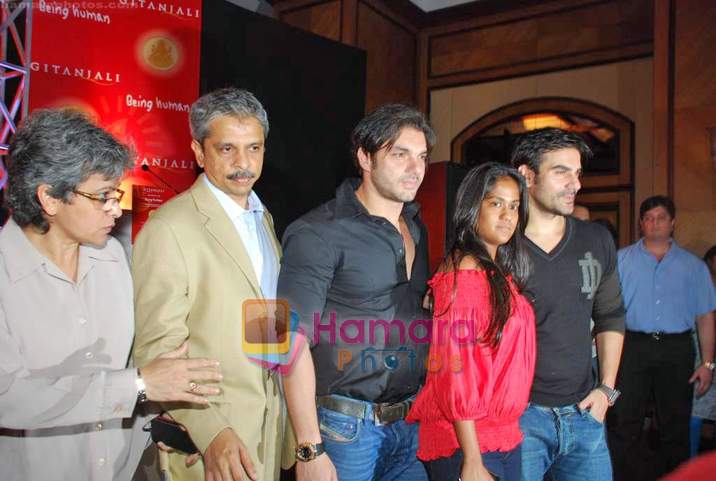 Sohail Khan, Arbaaz Khan, Arpita Khan at Being Human Coin launch in Taj Land's End on 15th Sep 2009 