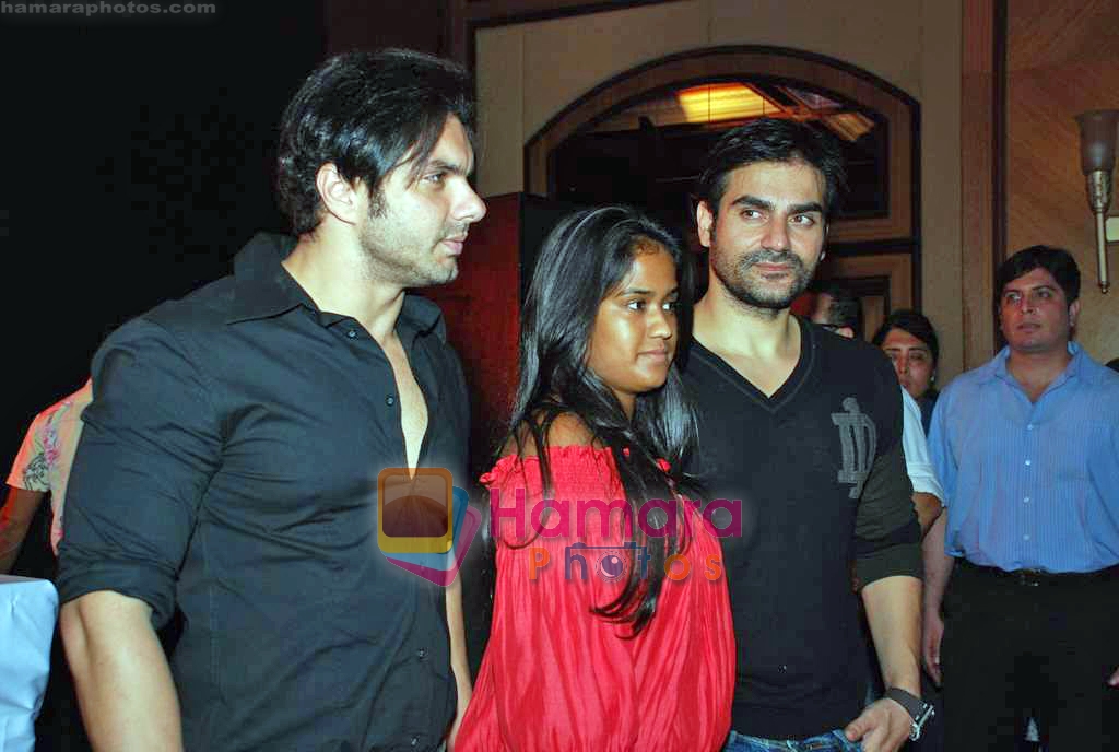 Sohail Khan, Arbaaz Khan, Arpita Khan at Being Human Coin launch in Taj Land's End on 15th Sep 2009 