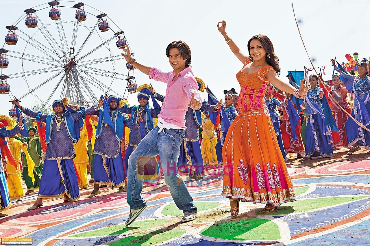 Rani Mukherjee, Shahid Kapoor in the still from movie Dil Bole Hadippa 