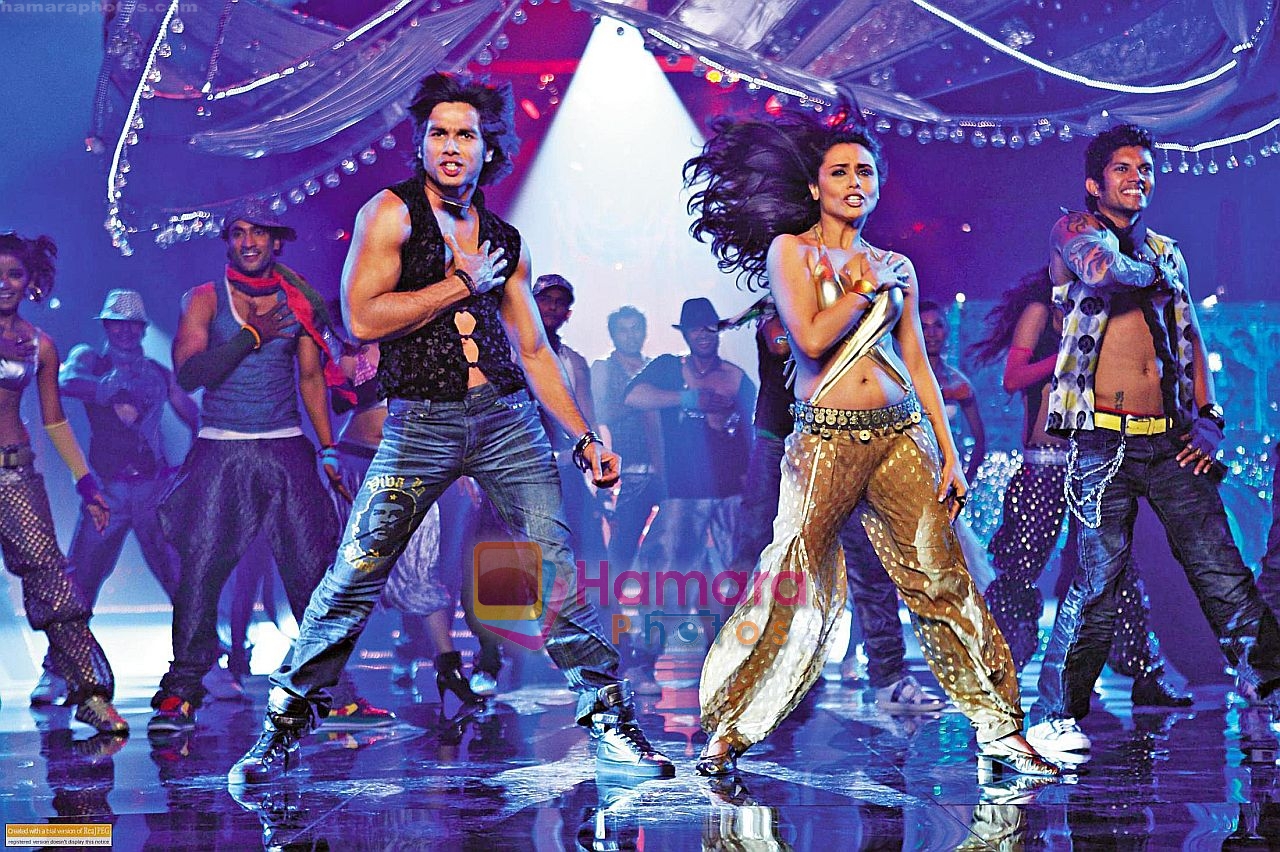 Rani Mukherjee, Shahid Kapoor in the still from movie Dil Bole Hadippa 