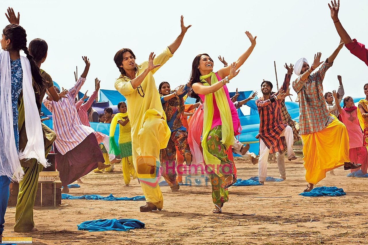 Rani Mukherjee, Shahid Kapoor in the still from movie Dil Bole Hadippa 