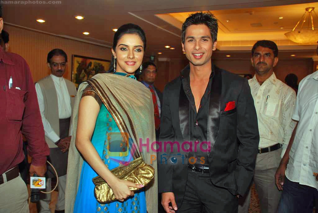 Asin Thottumkal, Shahid Kapoor at Giant Awards in Trident on 17th Sep 2009 
