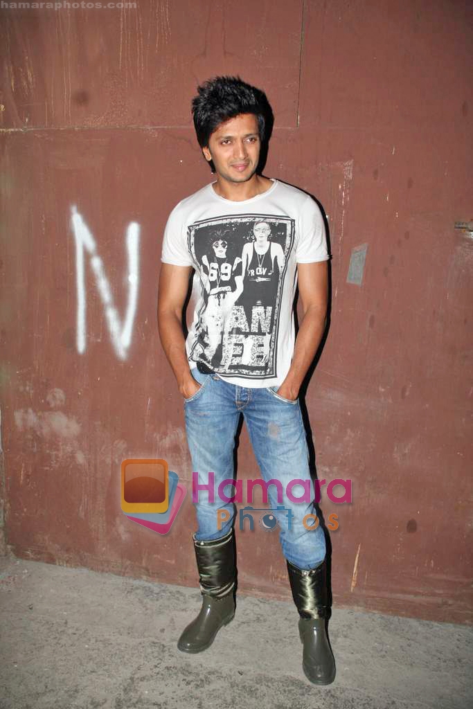 Ritesh Deshmukh on the sets of Do Knot Disturb in Filmistan on 17th Sep 2009 