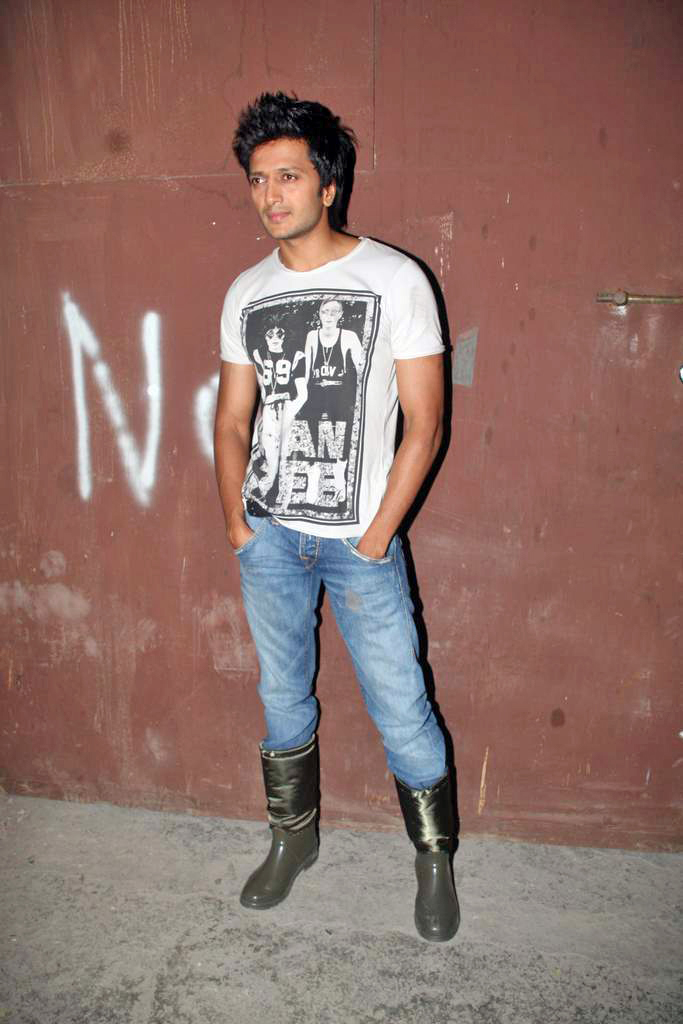 Ritesh Deshmukh on the sets of Do Knot Disturb in Filmistan on 17th Sep 2009 