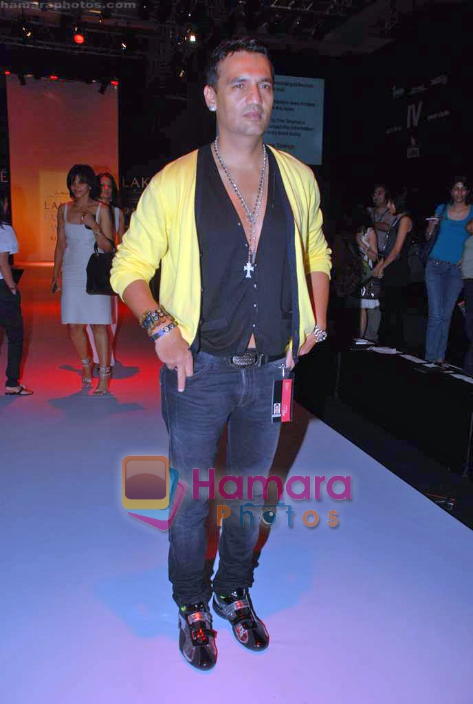 Marc Robinson at the Lakme Fashion Week 09 Day1 on 18th Sep 2009 