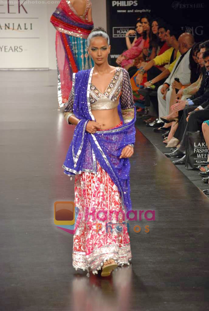 Model walk the ramp for Anita Dongre's Show on LIFW Day1 on 18th Sep 2009 