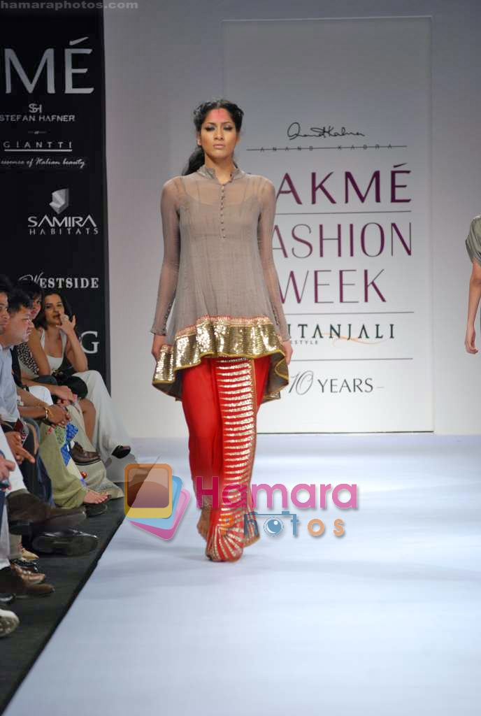 Model walk the ramp for Anand Kabra's Show on LIFW Day1 on 18th Sep 2009 