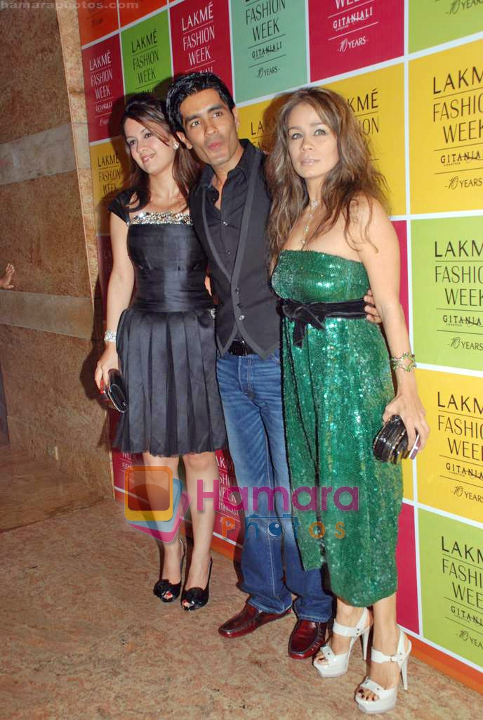 Manish Malhotra at the Lakme Fashion Week 09 Day 2 on 19th Sep 2009 