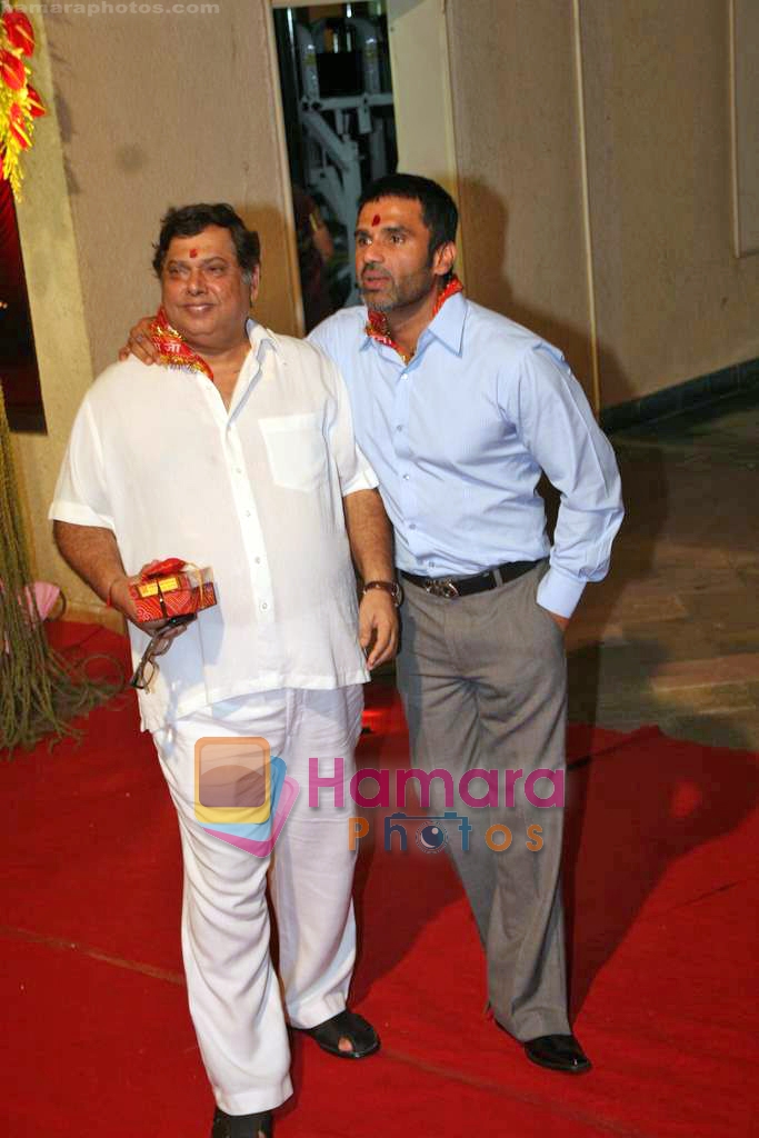 Sunil Shetty, David Dhawan at Sanjay Dutt's Mata Ki Chowki in Dutt residence, Bandra on 19th Sep 2009 