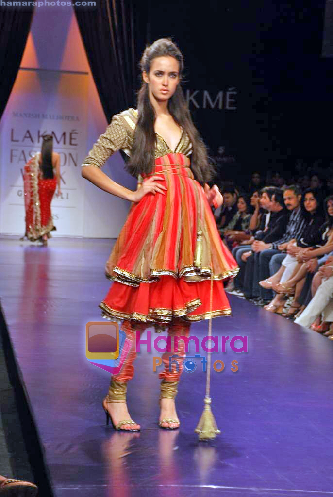 Model walk the ramp for Manish Malhotra's Show on LIFW Day 2 on 19th Sep 2009 