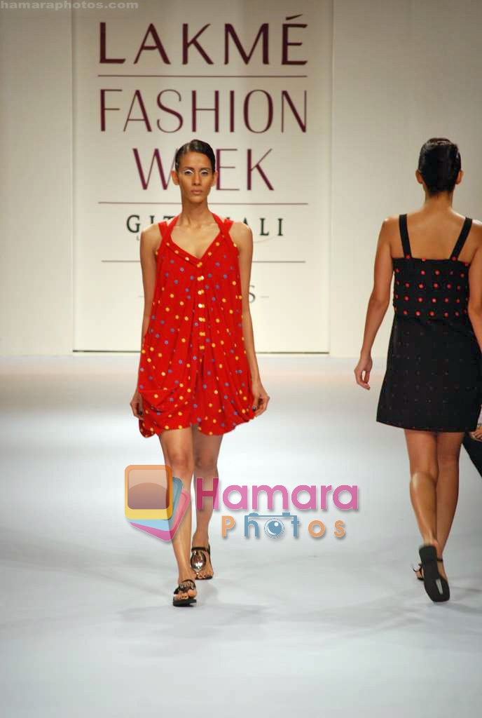 Model walk the ramp for Anuj Sharma's Show on LIFW Day 2 on 19th Sep 2009 