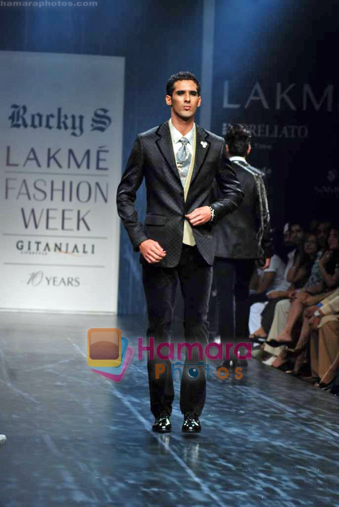 Model walk the ramp for Rocky S's Show on LIFW Day 3 on 20th Sep 2009 