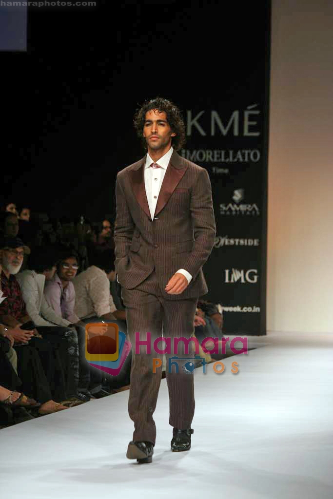 Model walk the ramp for Rohit and Abhishek's Show on LIFW Day 3 on 20th Sep 2009 