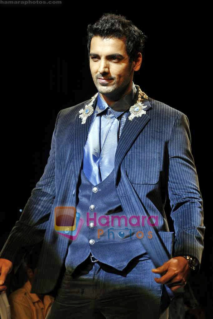 John Abraham walk the ramp for Rocky S's Show on LIFW Day 3 on 20th Sep 2009 