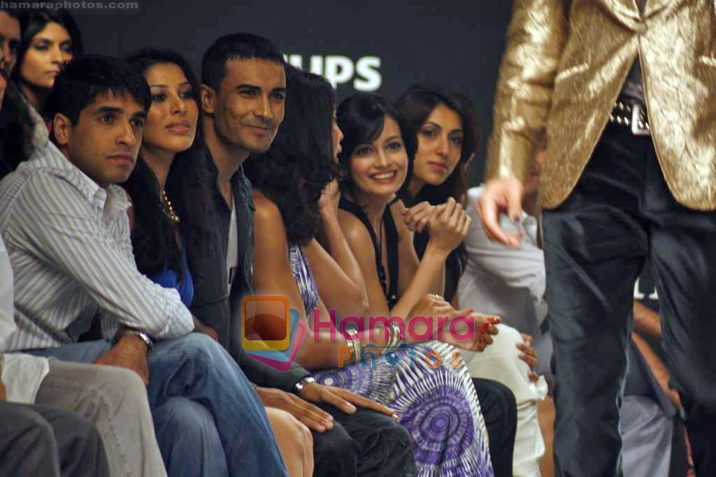 Dia Mirza at Rocky S's Show on LIFW Day 3 on 20th Sep 2009 