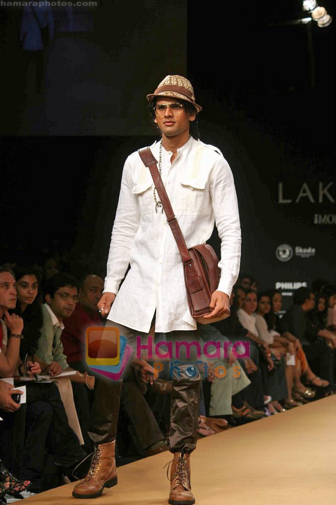 Model walk the ramp for Kunal Rawal's Show on LIFW Day 3 on 20th Sep 2009 