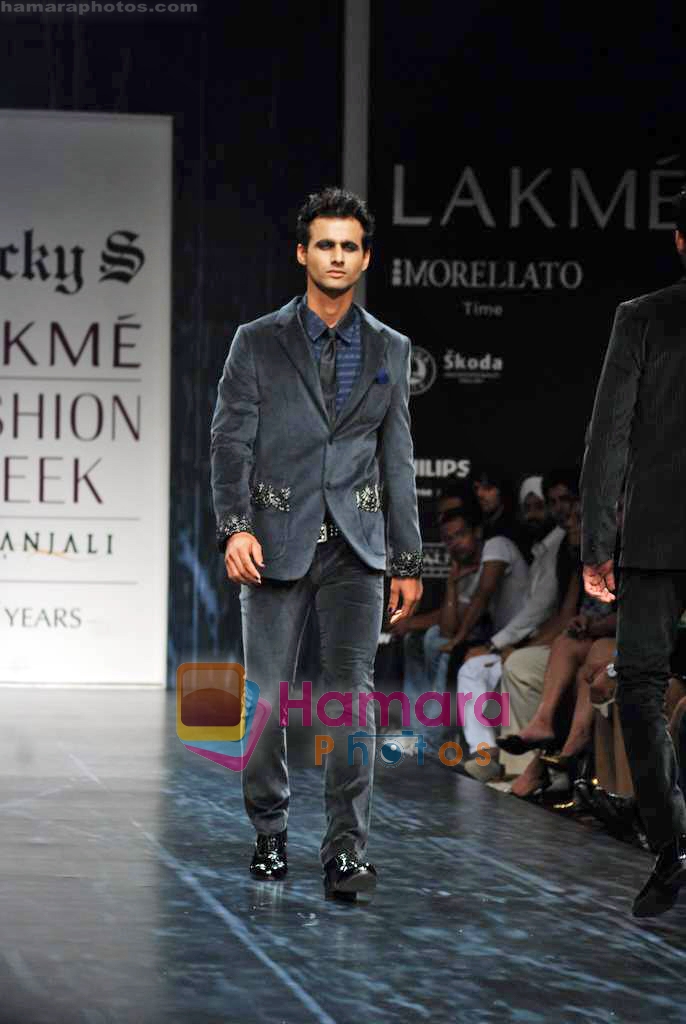 Model walk the ramp for Rocky S's Show on LIFW Day 3 on 20th Sep 2009 
